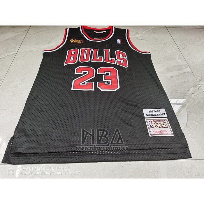 Camiseta Chicago Bulls Michael Jordan NO 23 Mitchell & Ness 1997-98 Negro
